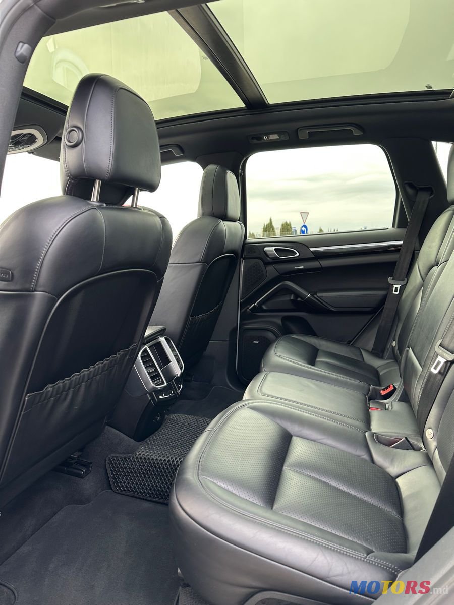 2016' Porsche Cayenne photo #5