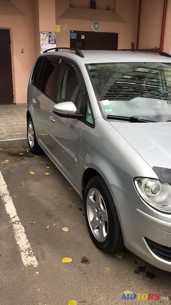 2010' Volkswagen Touran photo #6