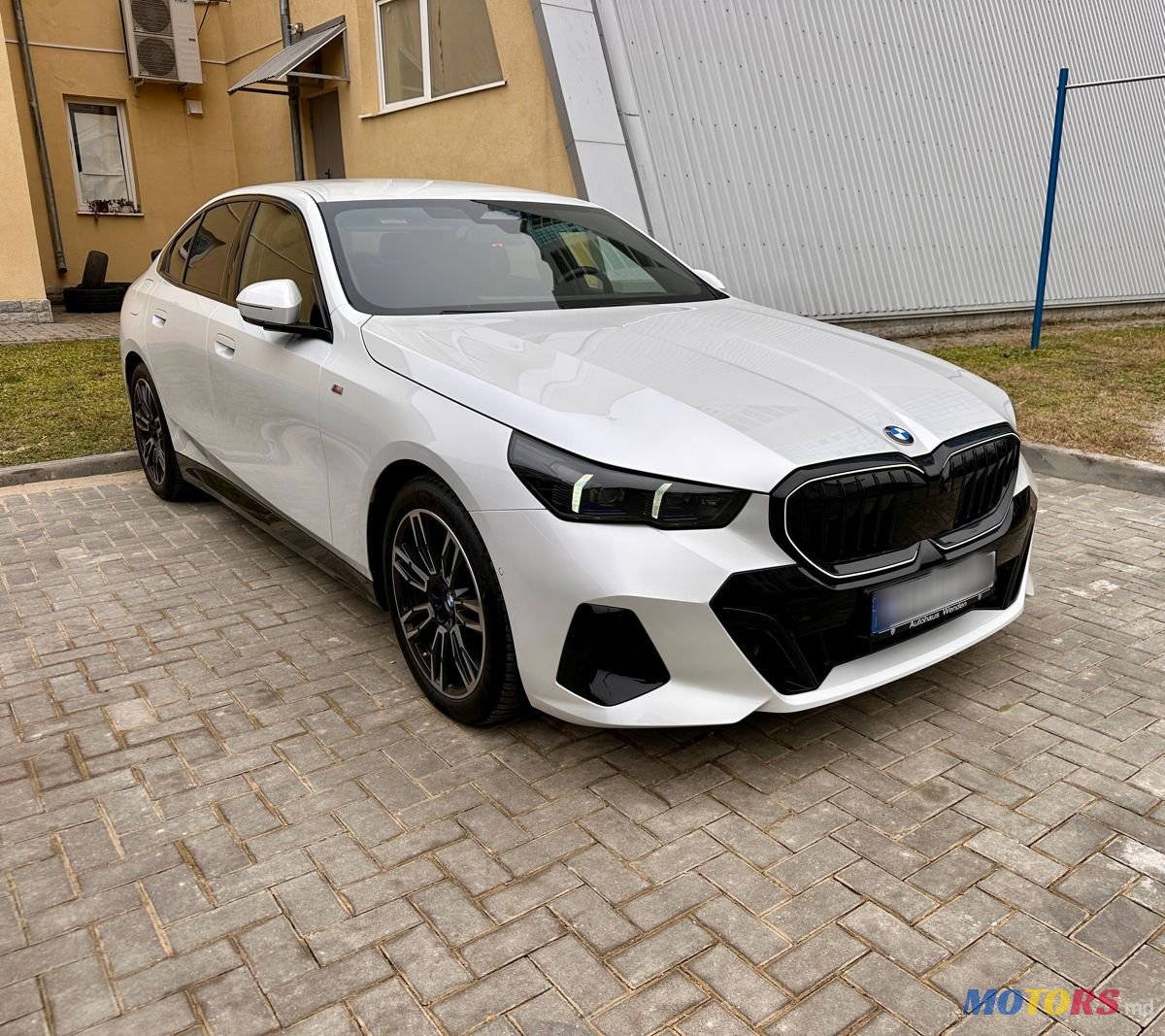 2023' BMW 5 Series photo #1