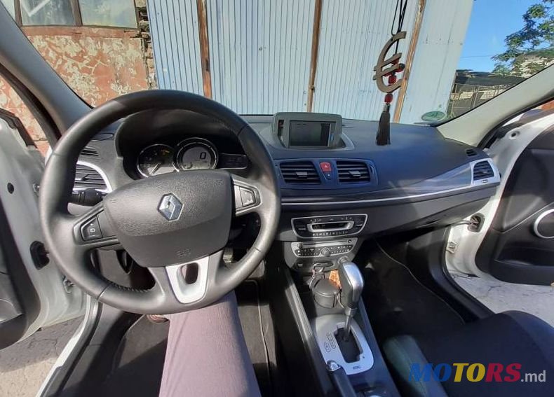 2011' Renault Megane photo #1