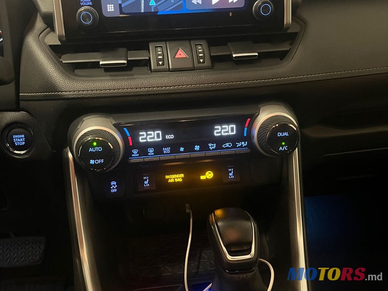 2021' Toyota RAV4 photo #5