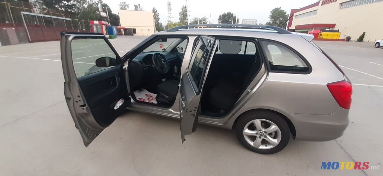 2012' Skoda Fabia photo #5