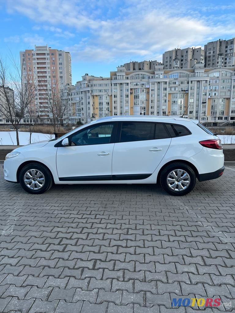 2011' Renault Megane photo #5
