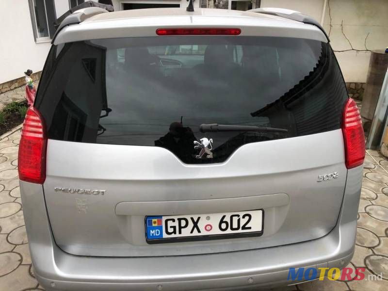 2011' Peugeot 5008 photo #4