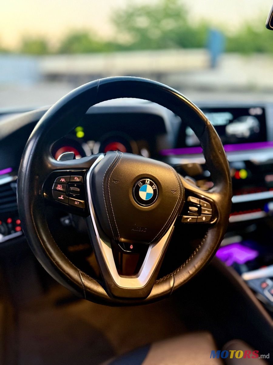 2017' BMW 5 Series photo #5