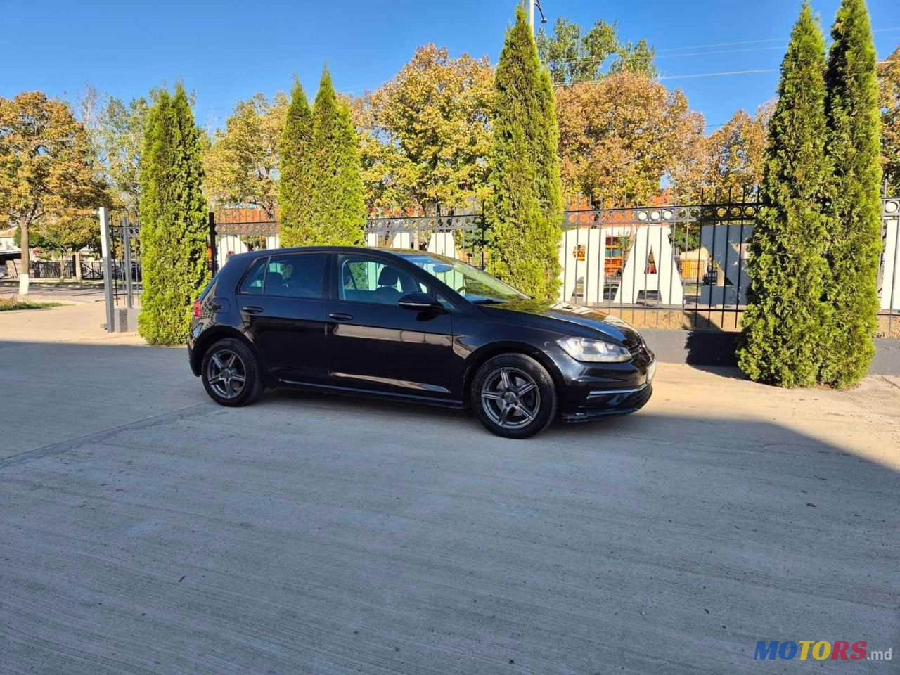 2020' Volkswagen Golf photo #2
