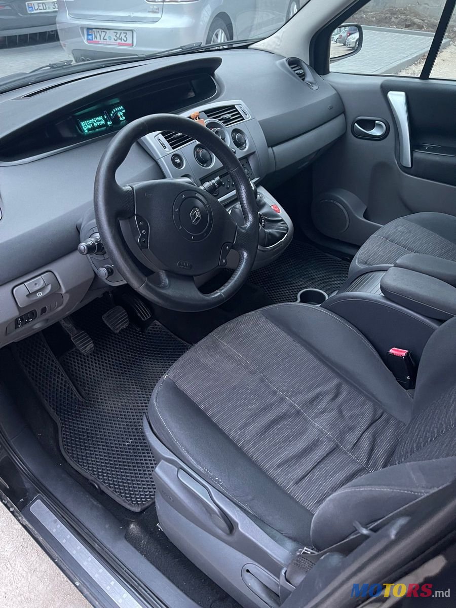 2008' Renault Scenic photo #5