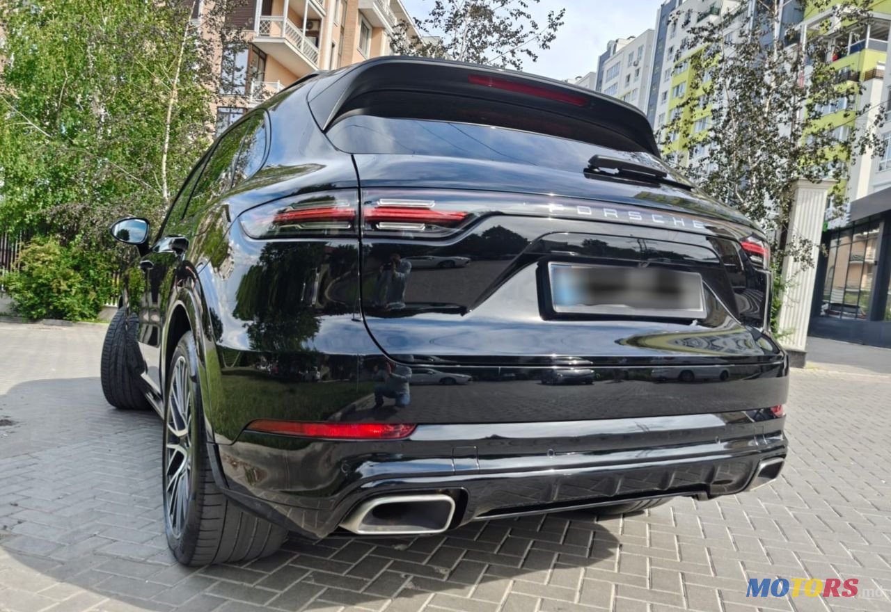 2021' Porsche Cayenne photo #3