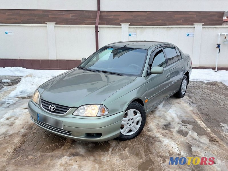 2003' Toyota Avensis photo #2