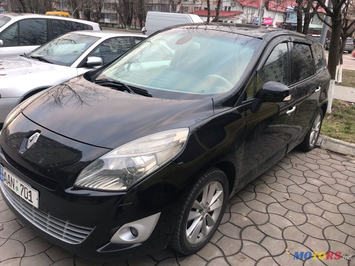 2012' Renault Grand Scenic photo #2