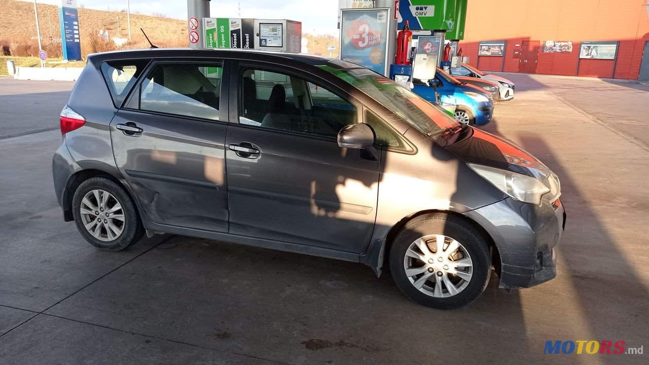 2011' Toyota Verso-S photo #2