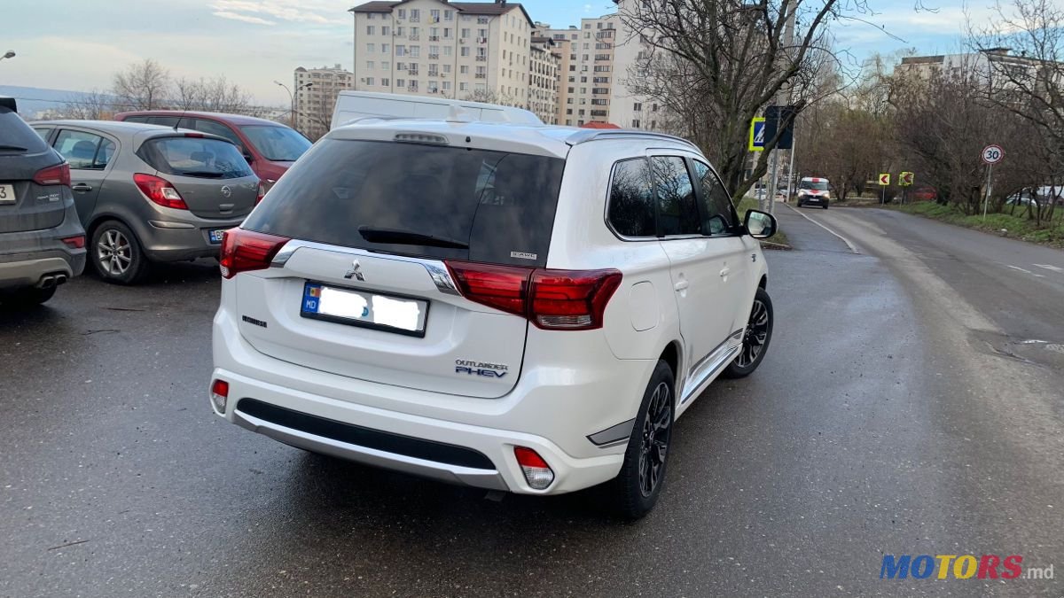 2018' Mitsubishi Outlander photo #3