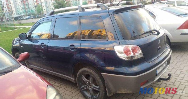 2004' Mitsubishi Outlander photo #2