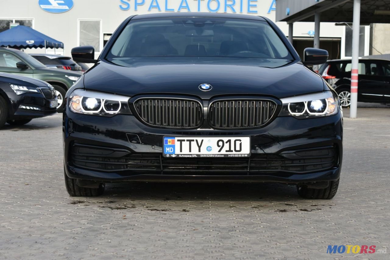 2017' BMW 5 Series photo #2