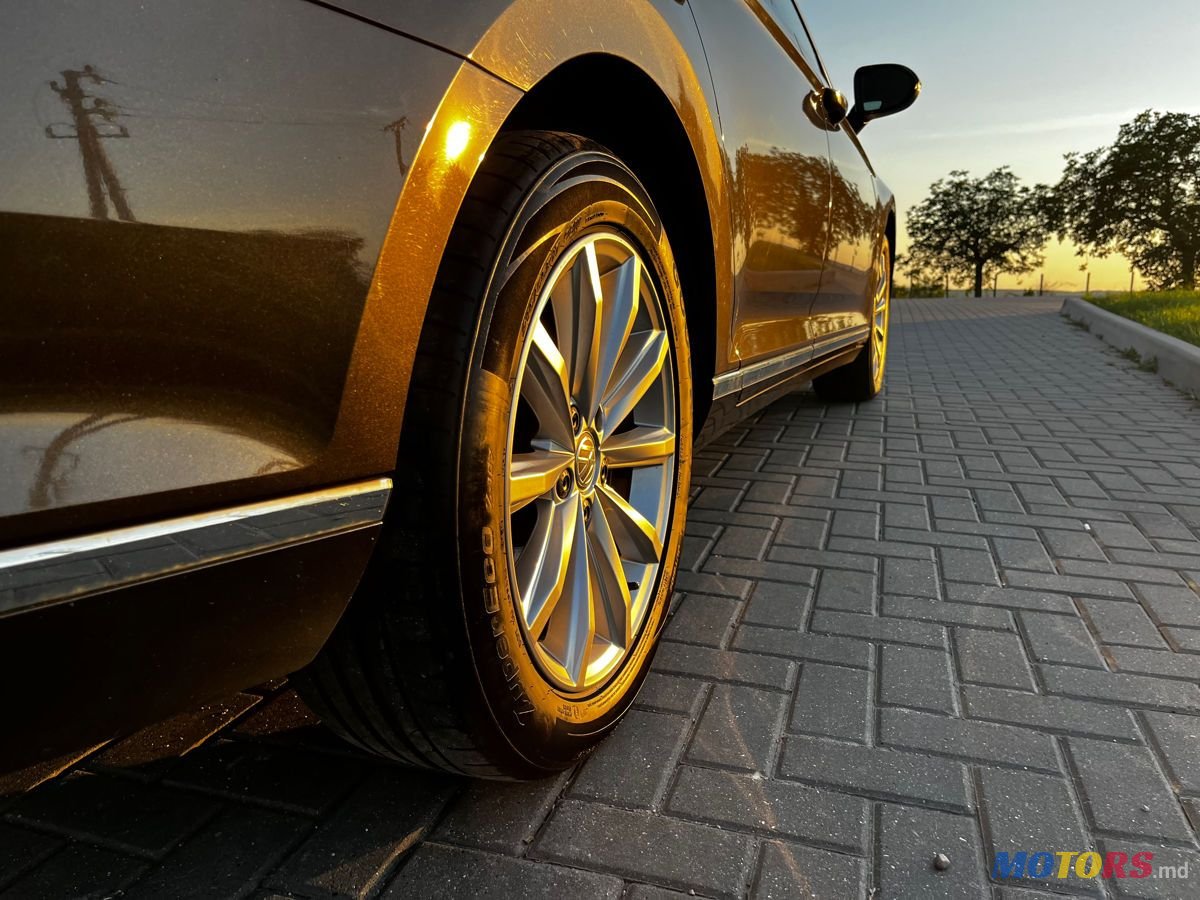 2015' Volkswagen Passat photo #5