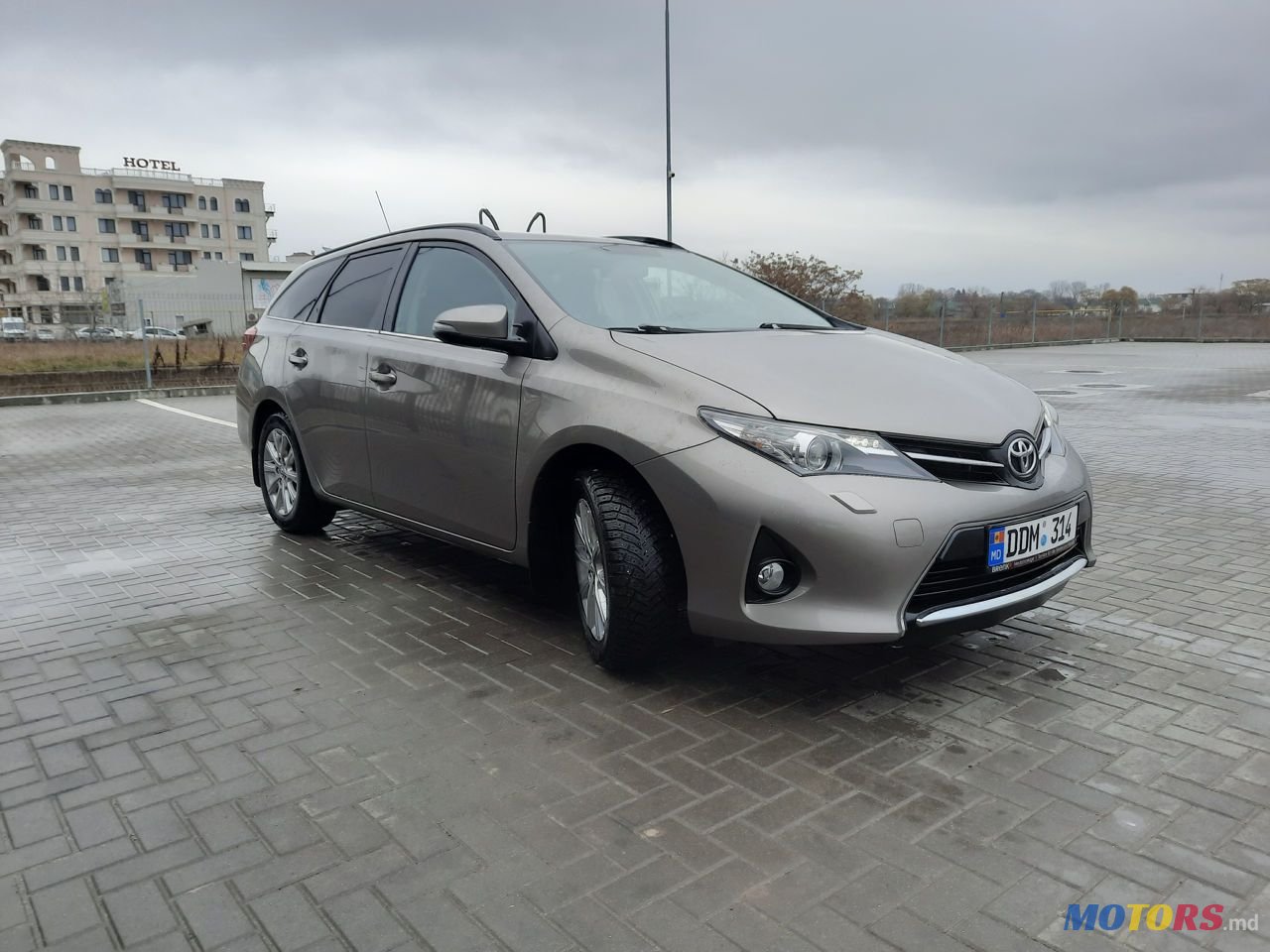 2013' Toyota Auris photo #3