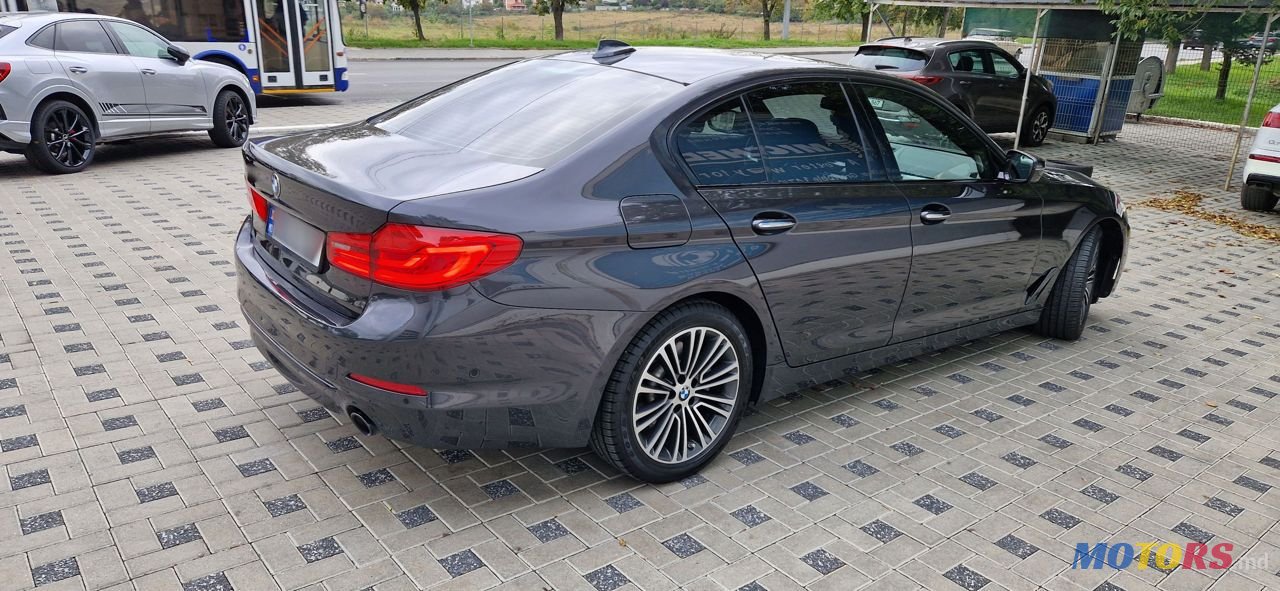 2017' BMW 5 Series photo #2