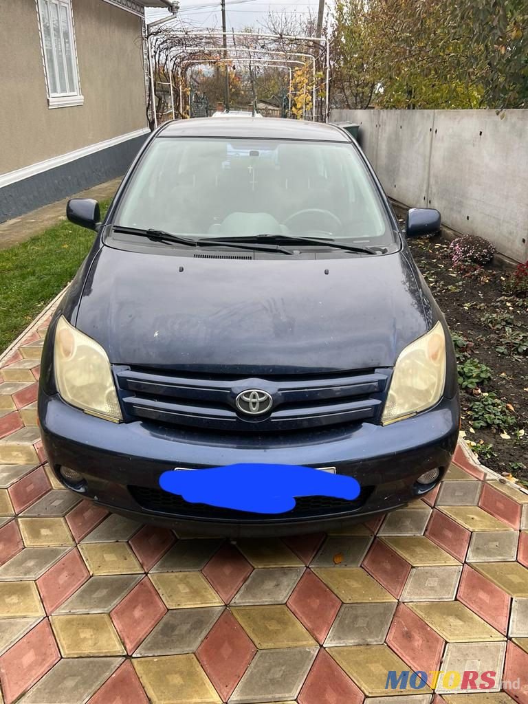 2004' Toyota photo #2