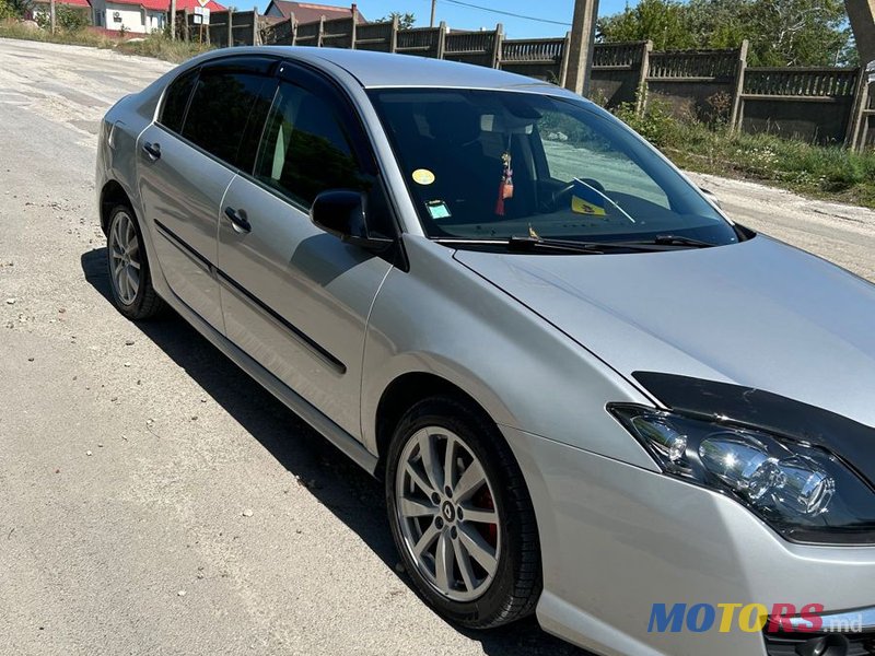 2010' Renault Laguna photo #3