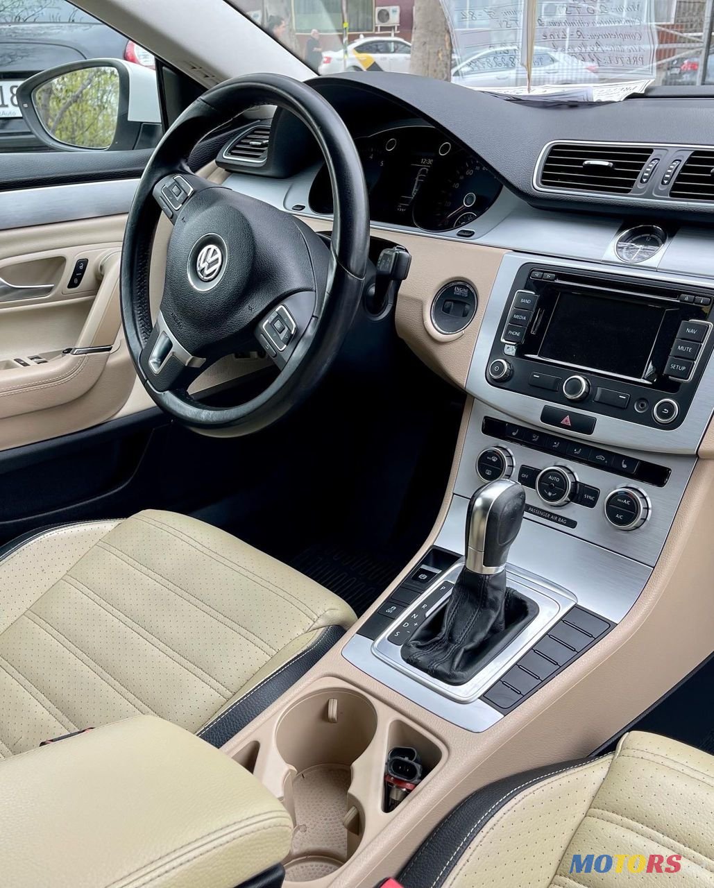 2013' Volkswagen Passat photo #4