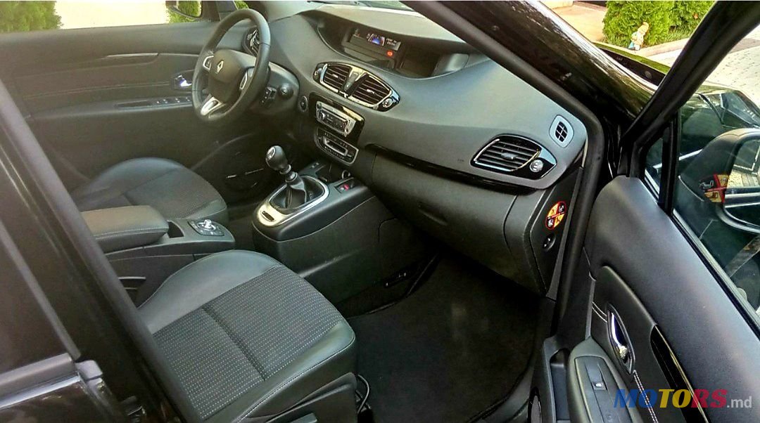 2013' Renault Scenic photo #5