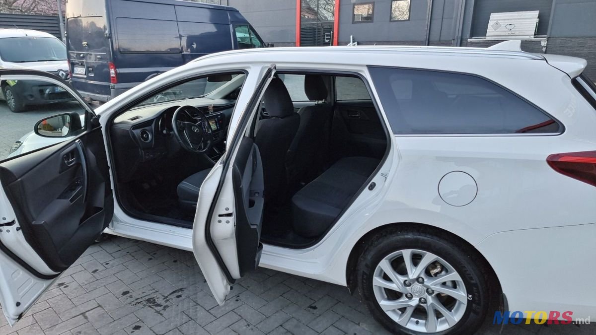 2016' Toyota Auris photo #6