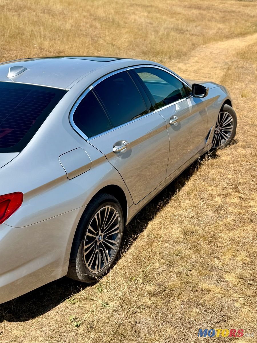 2017' BMW 5 Series photo #4