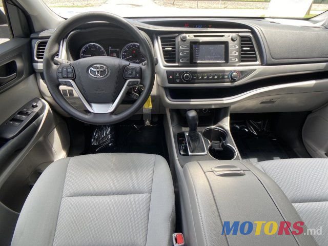 2018' Toyota Highlander photo #2