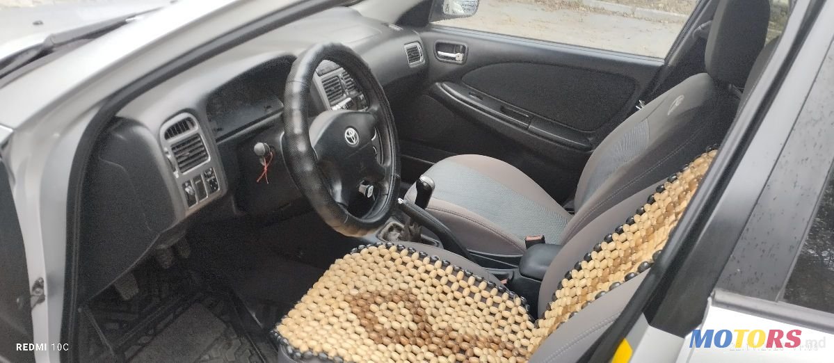 2001' Toyota Avensis photo #3