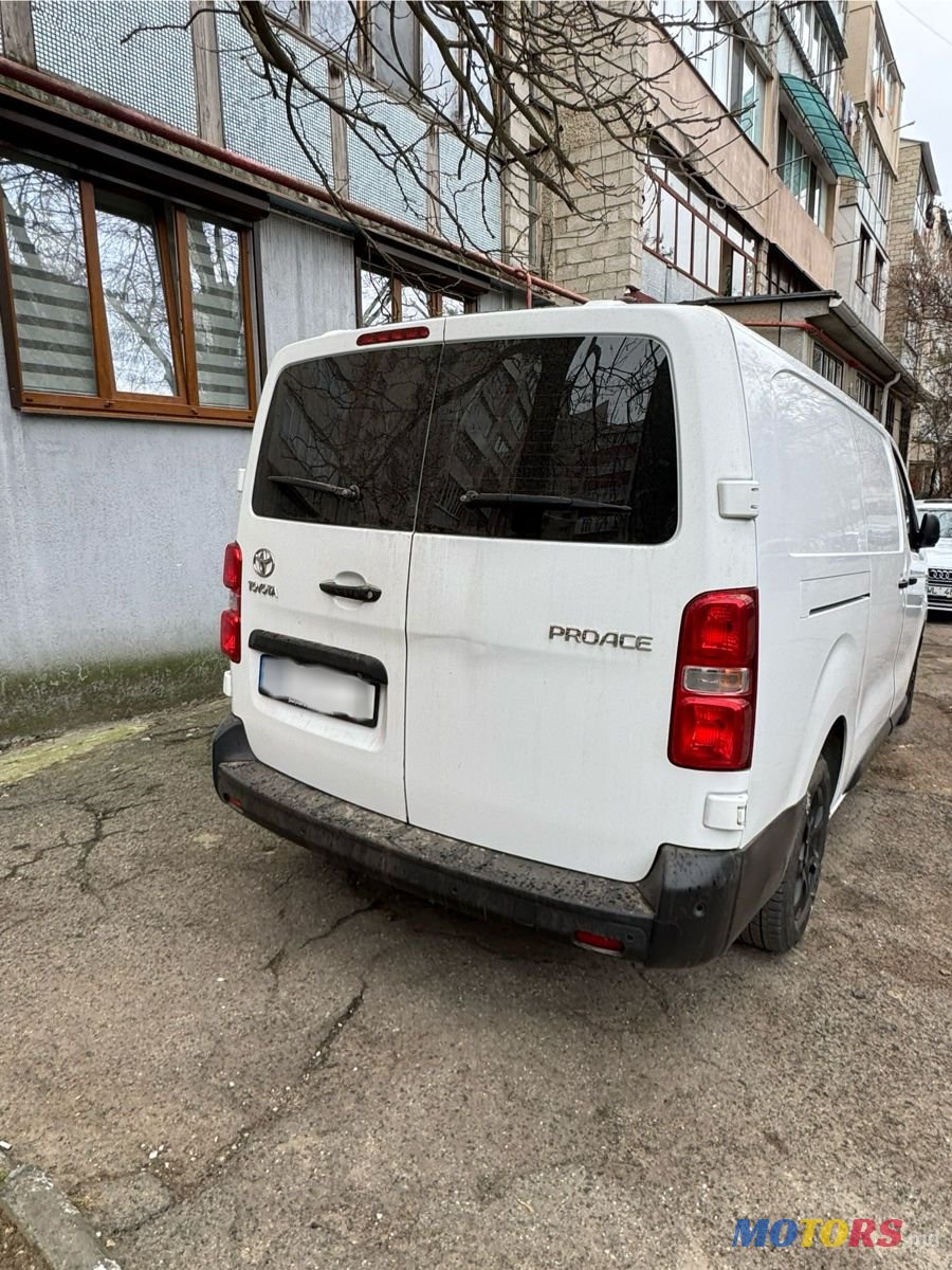 2019' Toyota ProAce Verso photo #4