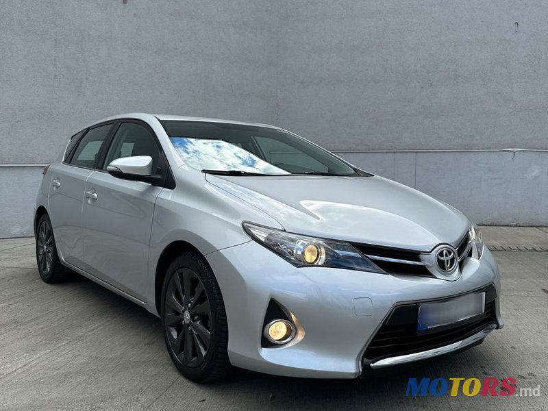 2014' Toyota Auris photo #3