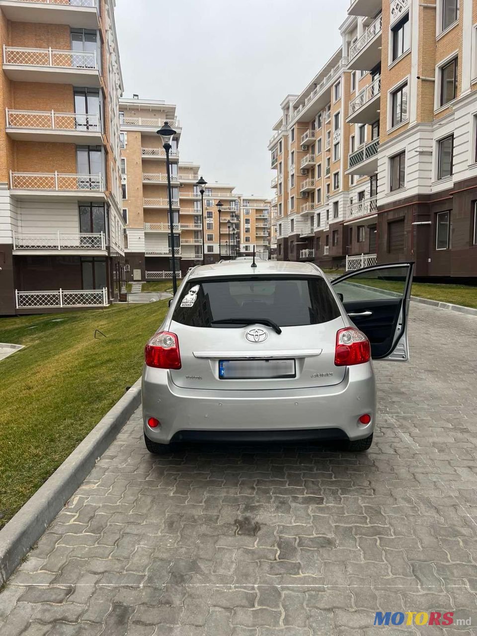 2011' Toyota Auris photo #1