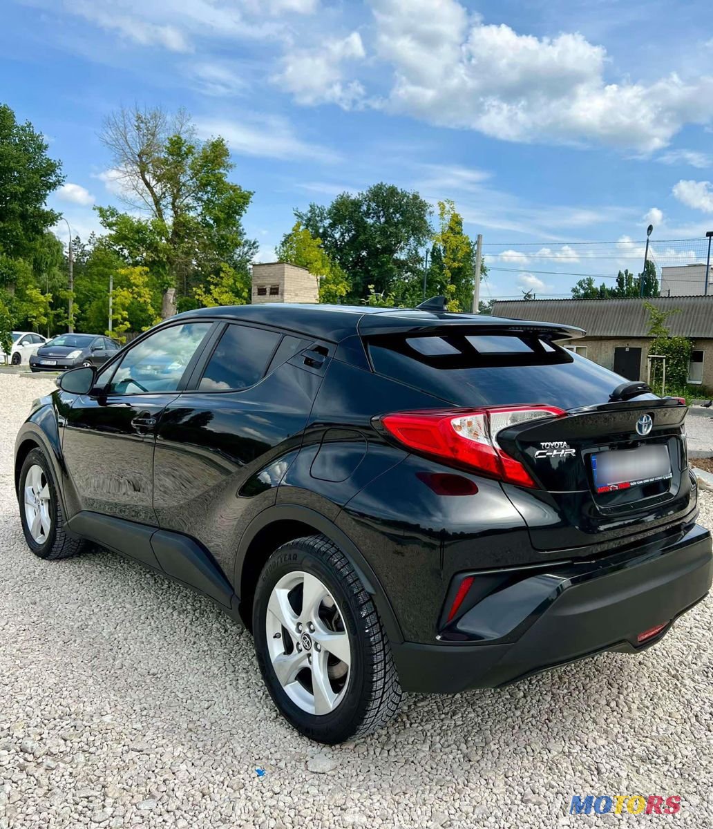 2019' Toyota C-HR photo #5