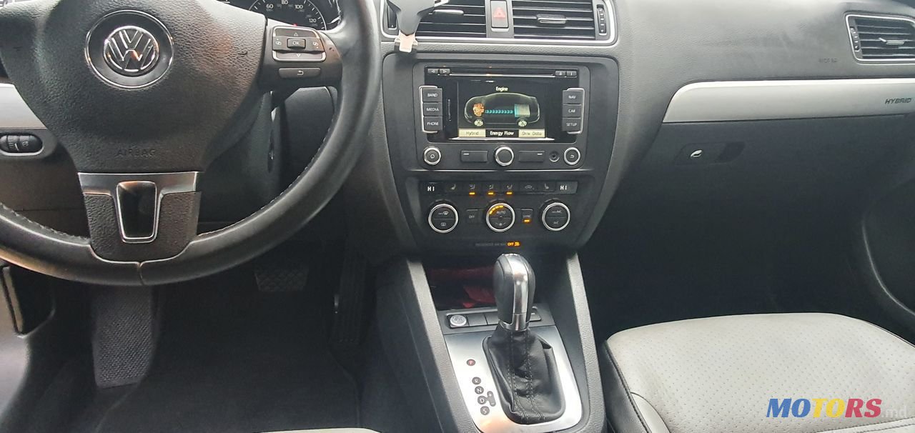 2013' Volkswagen Jetta photo #3
