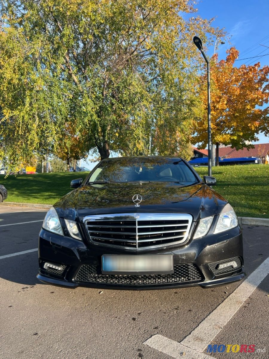 2009' Mercedes-Benz E-Class photo #3