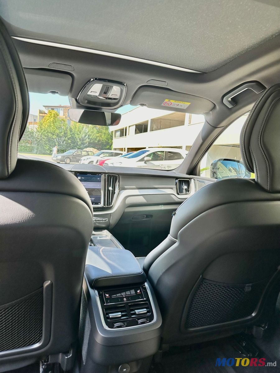 2023' Volvo XC60 photo #2
