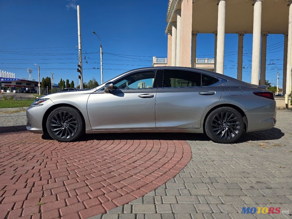 2019' Lexus Es Series photo #4