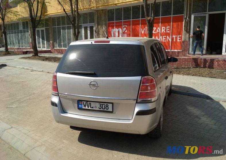 2005' Opel Zafira photo #1