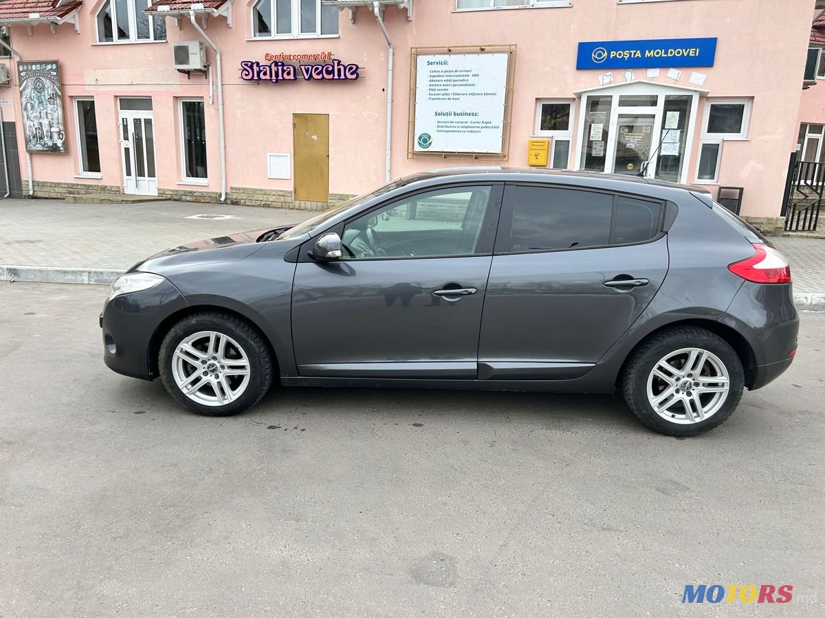 2012' Renault Megane photo #5