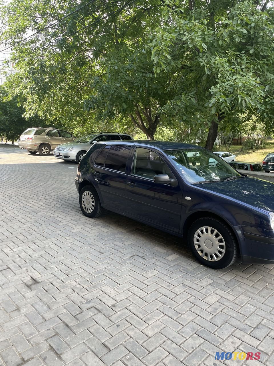 2002' Volkswagen Golf photo #1