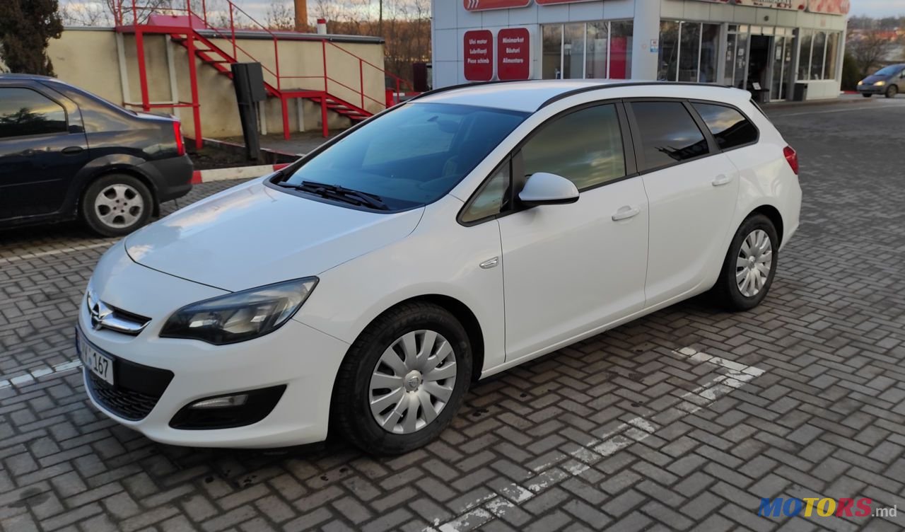 2013' Opel Astra photo #3