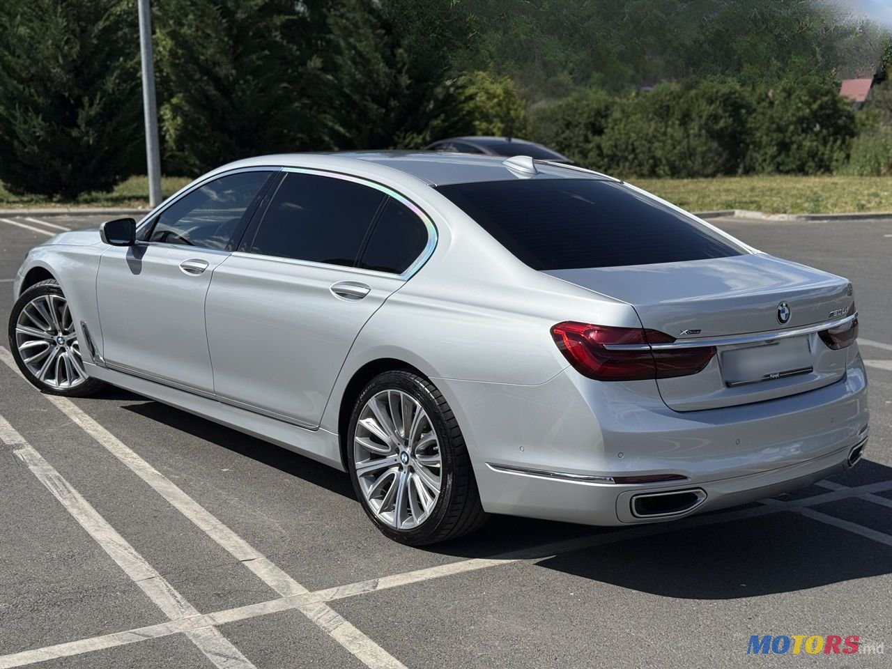 2016' BMW 7 Series photo #3