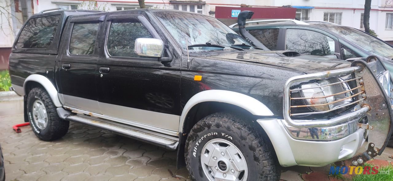 2001' Nissan Navara photo #4