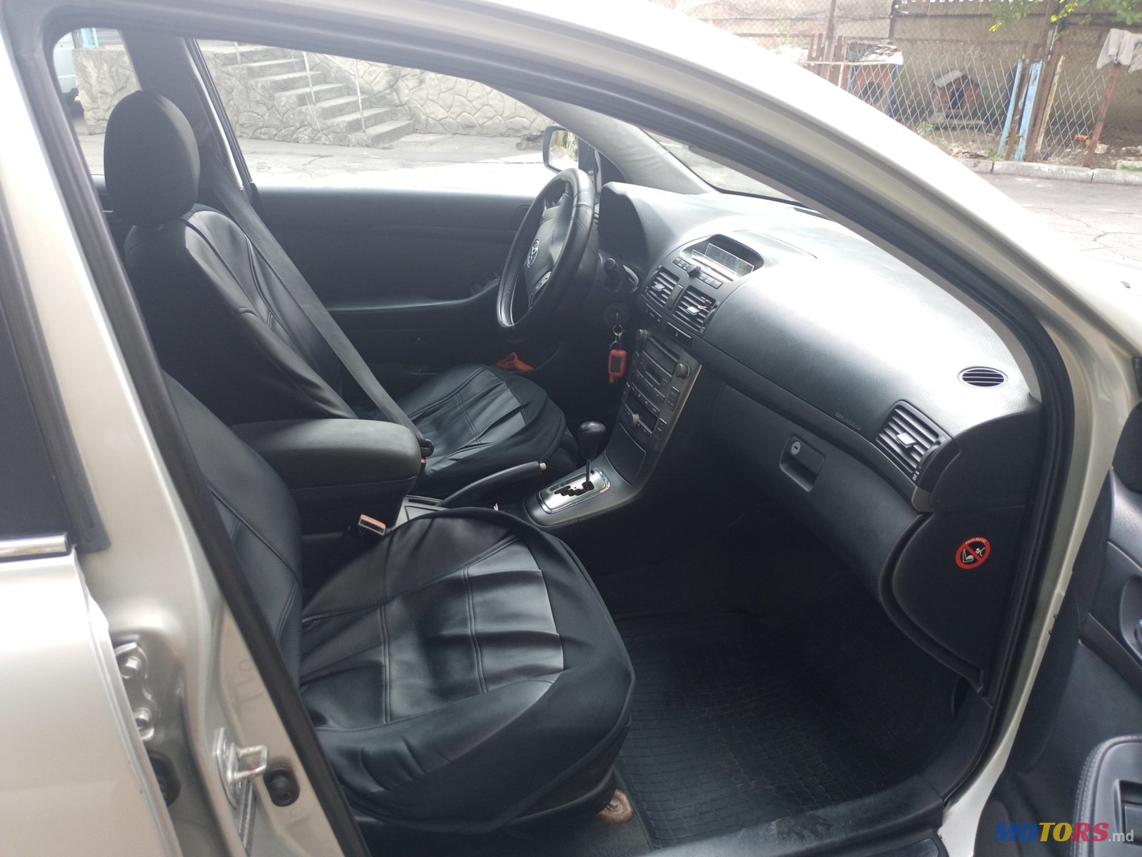 2004' Toyota Avensis T25 photo #3