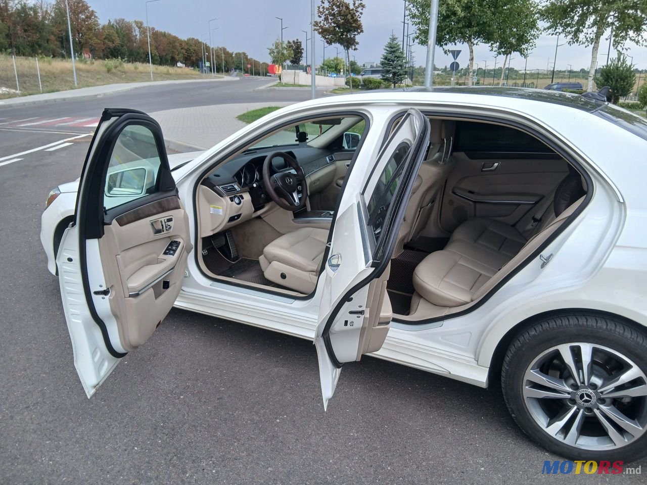 2015' Mercedes-Benz E-Class photo #4