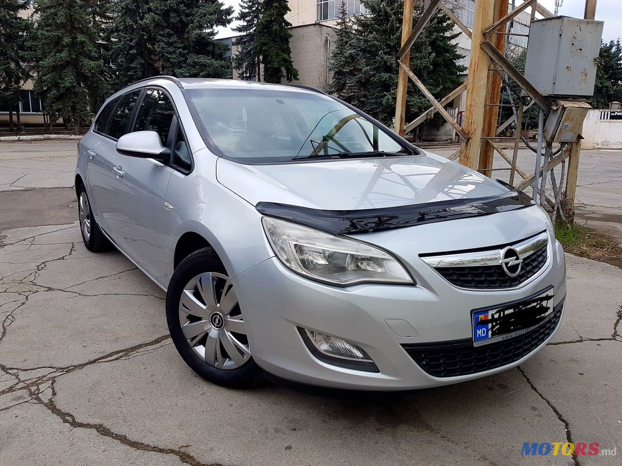 2012' Opel Astra photo #1