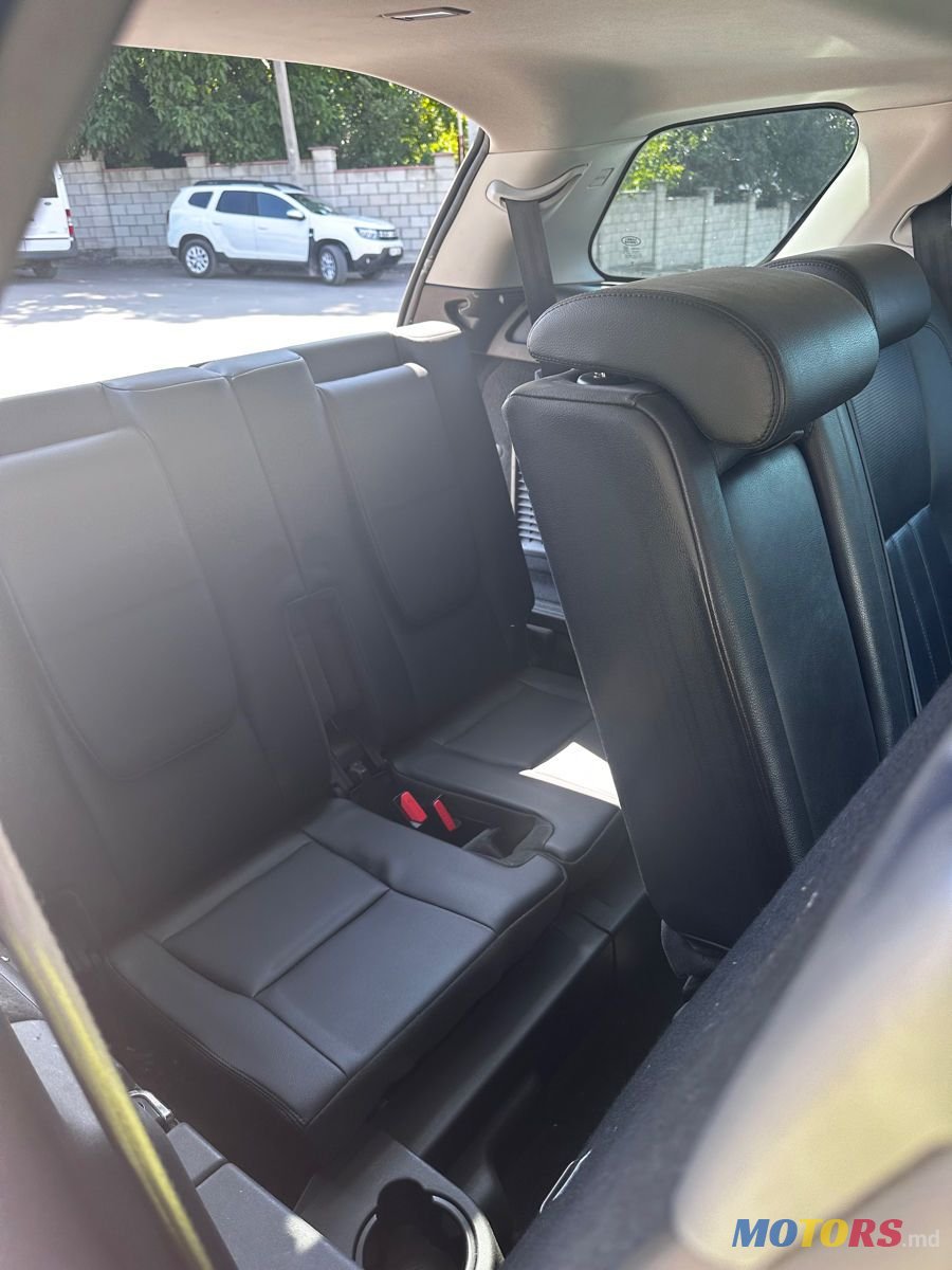 2016' Land Rover Discovery Sport photo #5