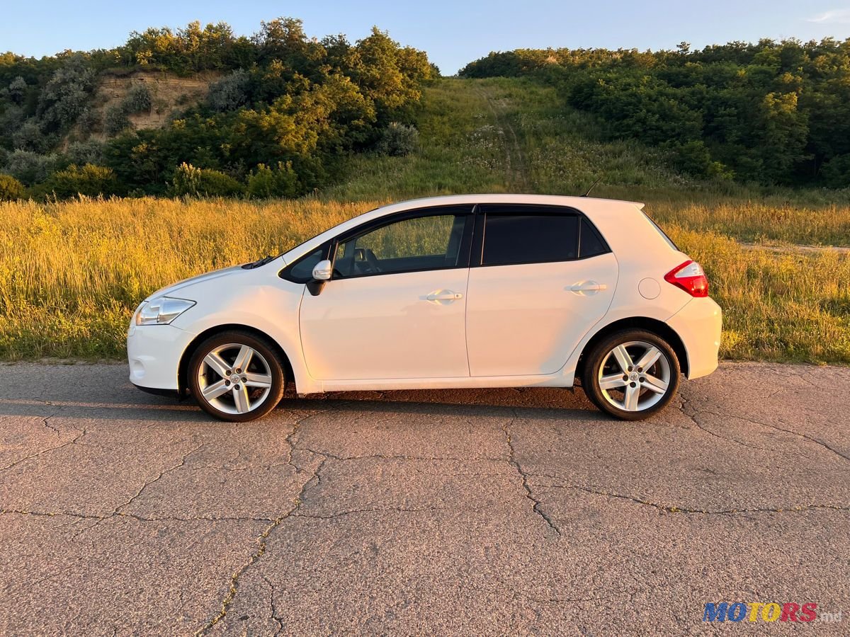 2010' Toyota Auris photo #2