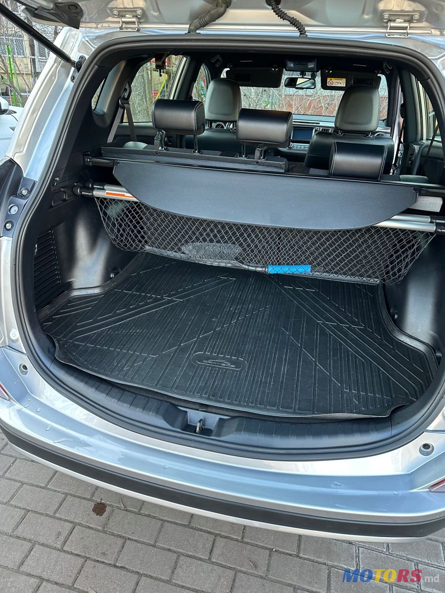 2017' Toyota RAV4 photo #4