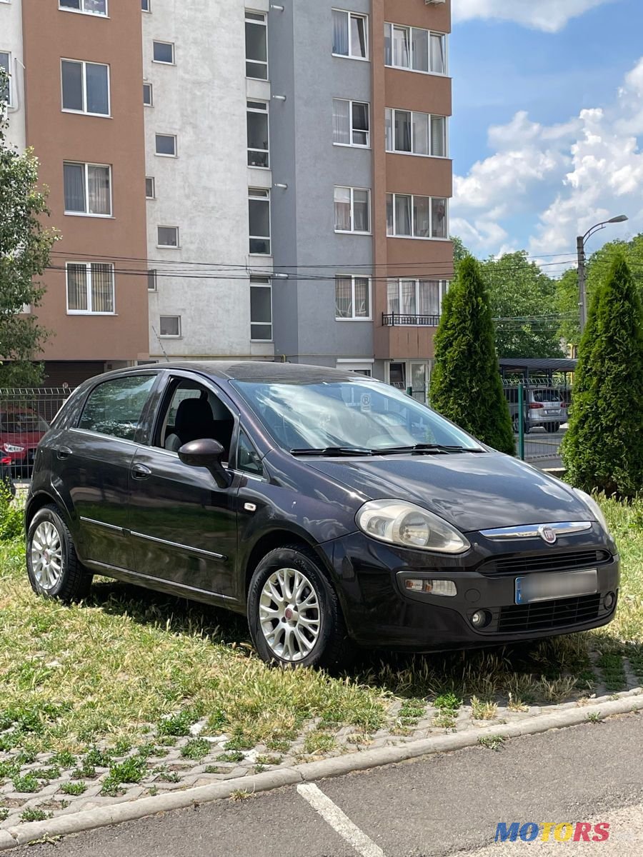 2012' Fiat Punto photo #1